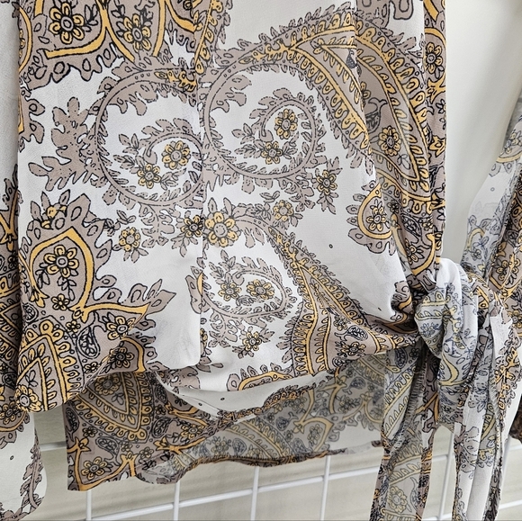 ANDTHEWHY Front Tie Knot Oversized Print Top - Picture 5 of 8